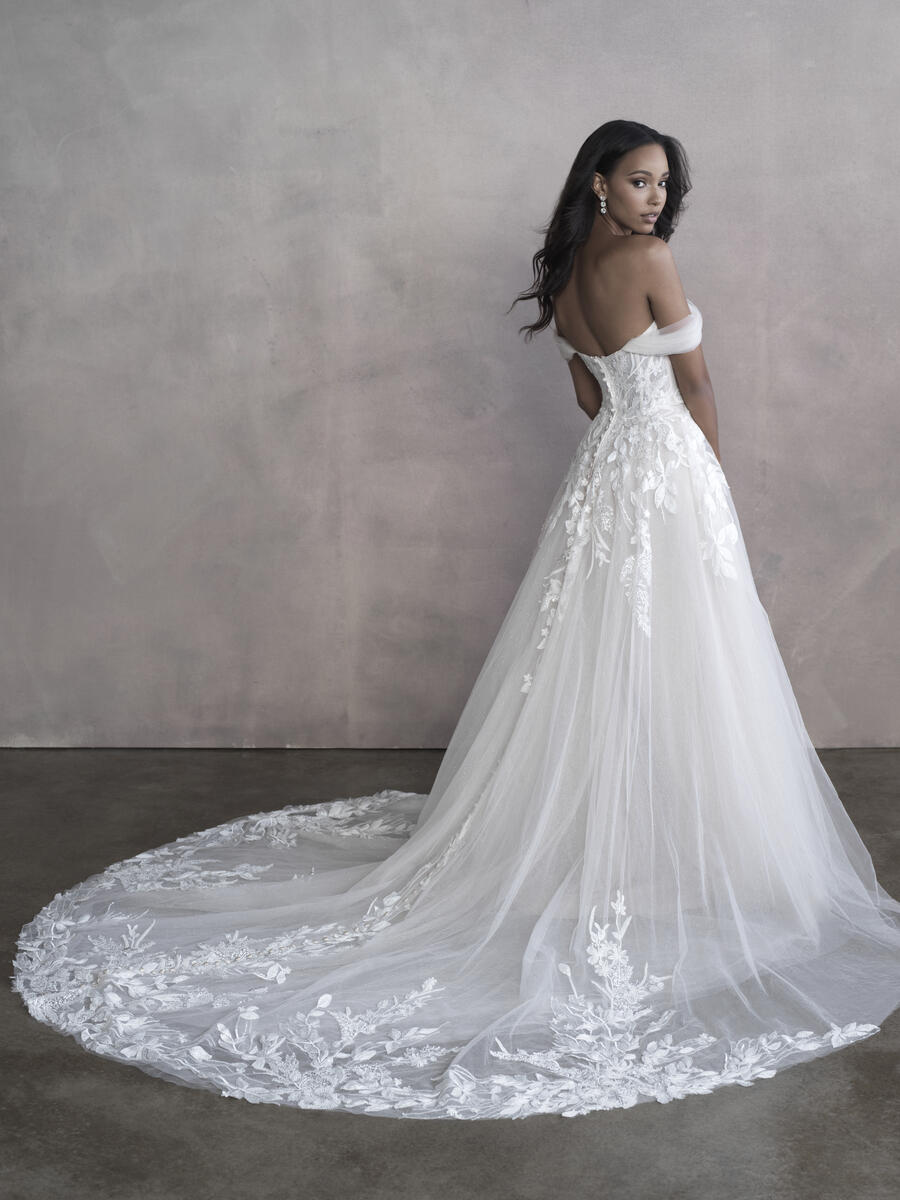 How to Choose Your Wedding Dress: An Orange County Bride's Guide